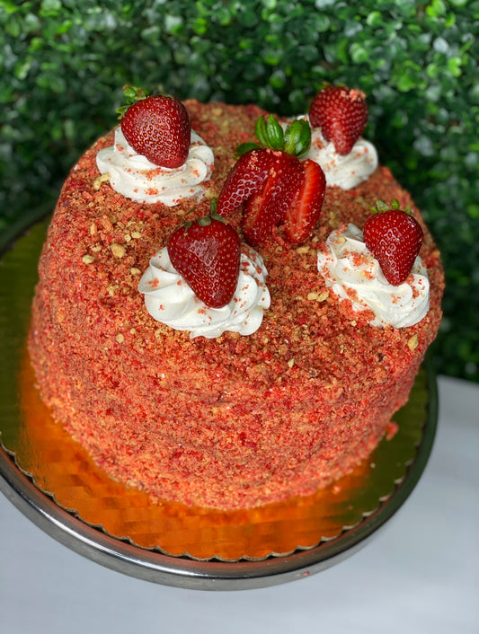 Strawberry Shortcake Crunch Cheesecake Cake